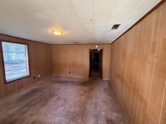 Building Photo - 1BD/1B River Street Duplex