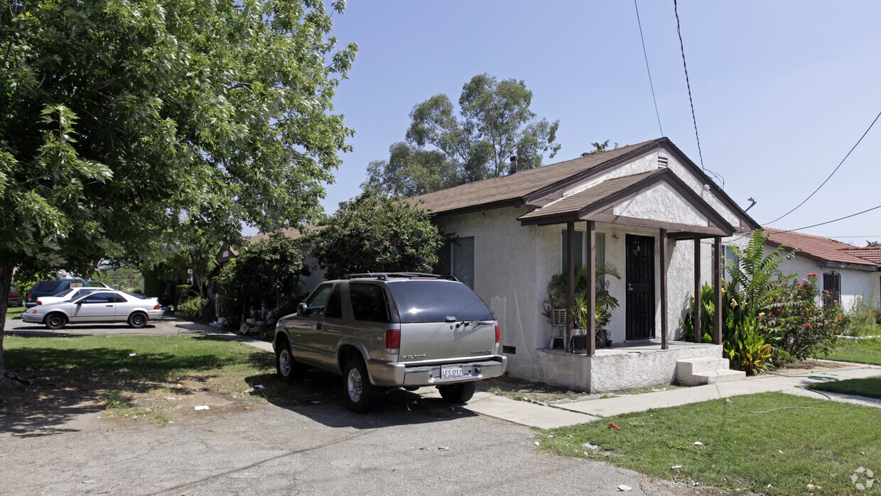 Building Photo - 16348 Randall Ave