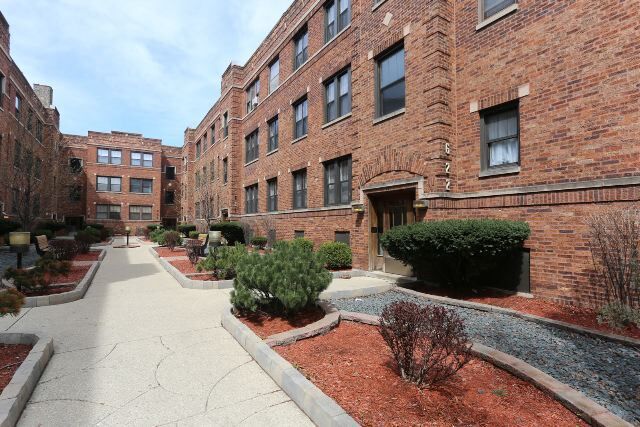 Primary Photo - 625 W Cornelia Ave