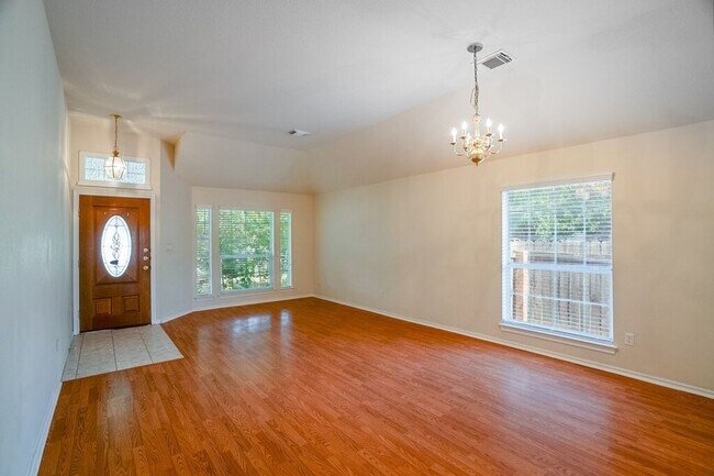 Foto del edificio - 4439 Hunters Lodge Dr