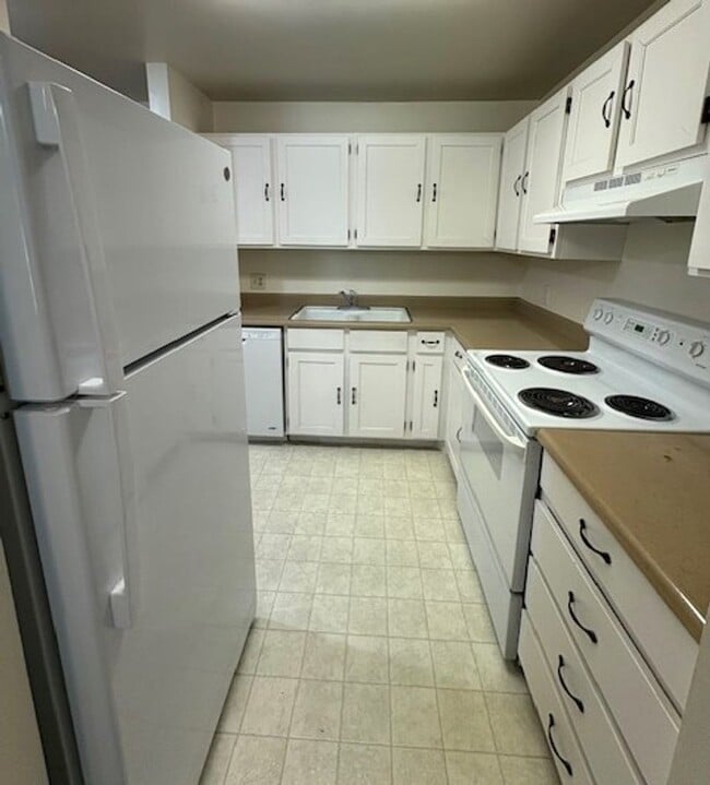 Building Photo - 1 Bedroom Condo Located near UofU!