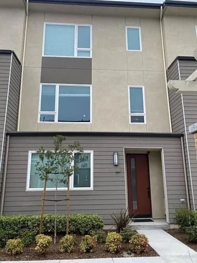 Foto del edificio - 8004 Cherry Ln