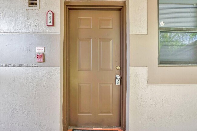 Foto del edificio - 9894 Nob Hill Ln