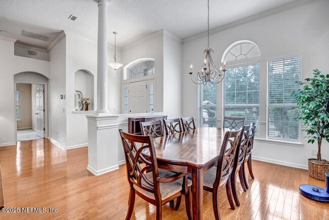 Foto del edificio - 624 Headwaters Ln