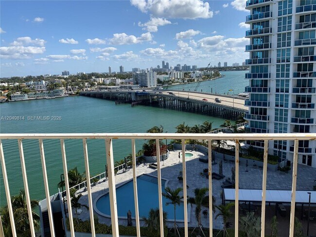 Foto del edificio - 1865 79th Street Causeway