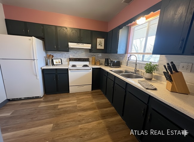 Building Photo - 1017 Delaware Dr