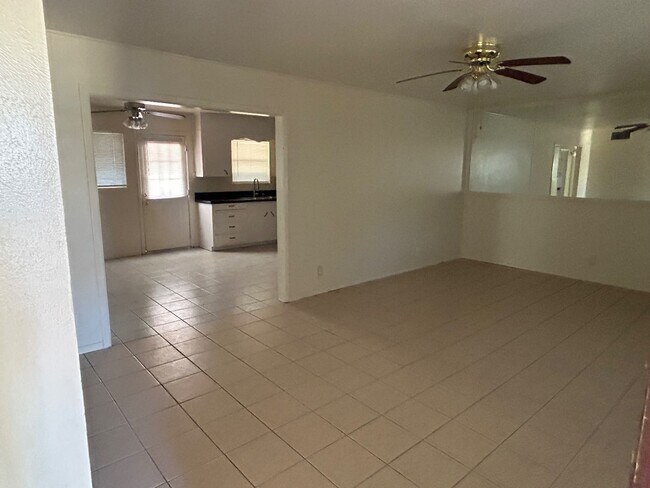 Foto del edificio - 302 S Everts St