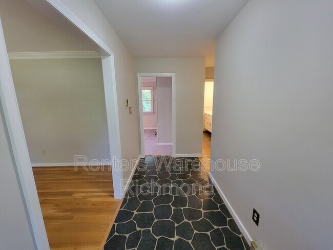 Building Photo - 8139 N Mayfield Ln