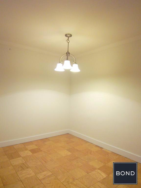 Building Photo - 204 E 77th St