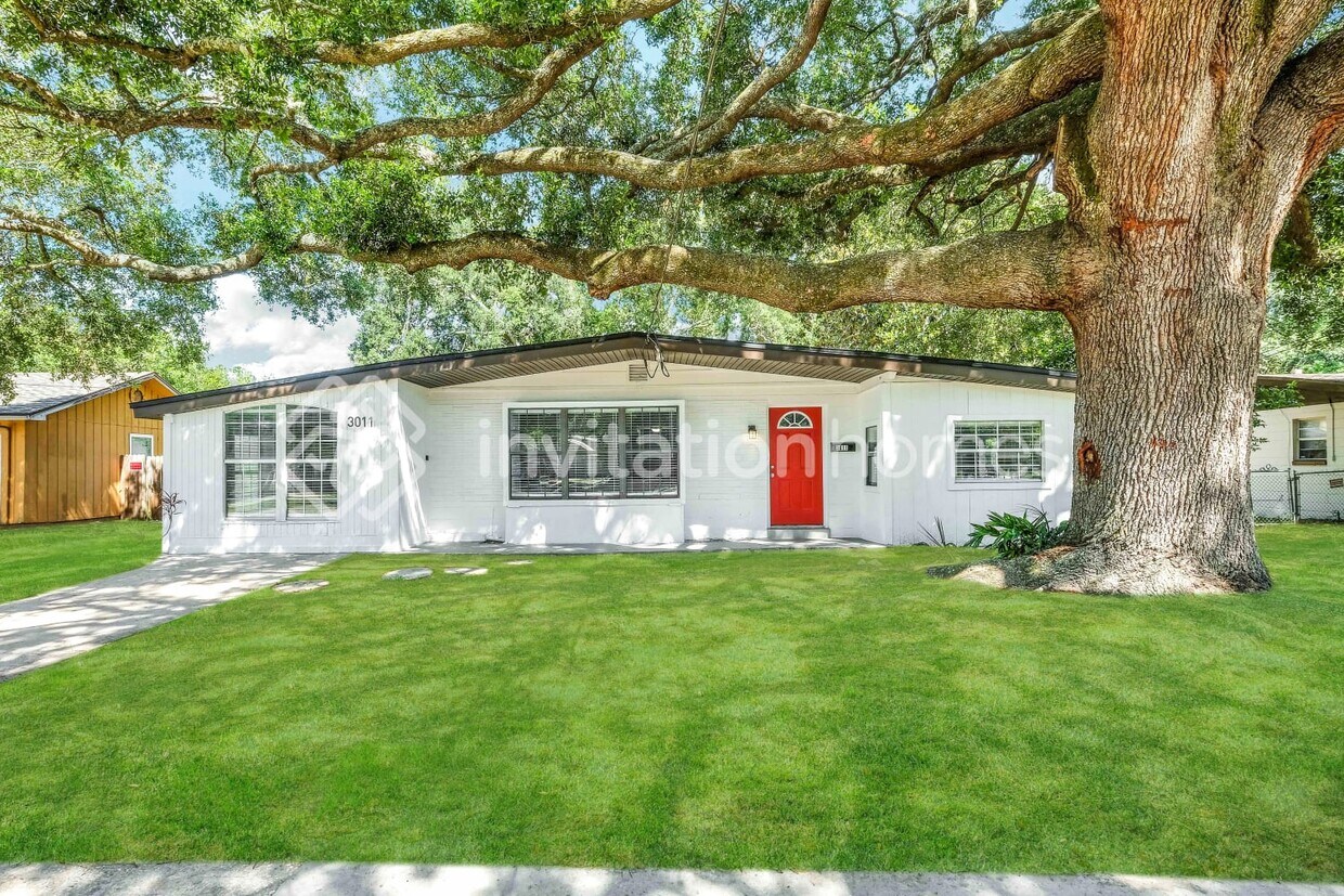Foto principal - 3011 Beachwood Blvd
