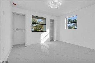 Building Photo - 356 New York Dr