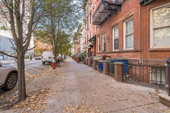 Foto del edificio - 318 Hudson St