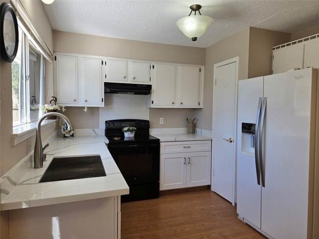 Building Photo - 16726 David Glen Dr