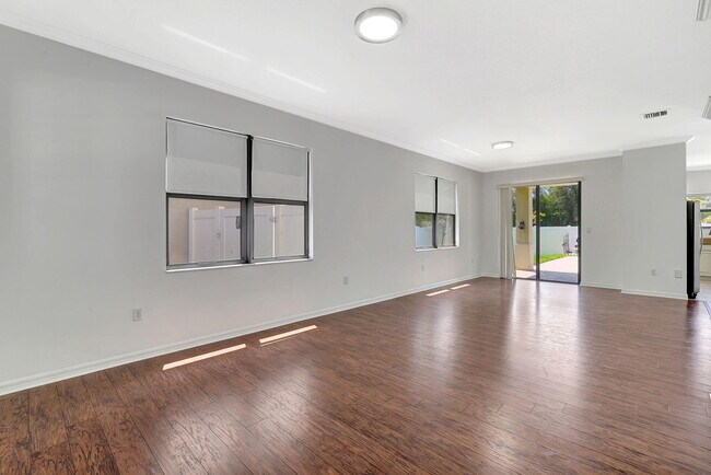Building Photo - 972 NE 193rd Terrace