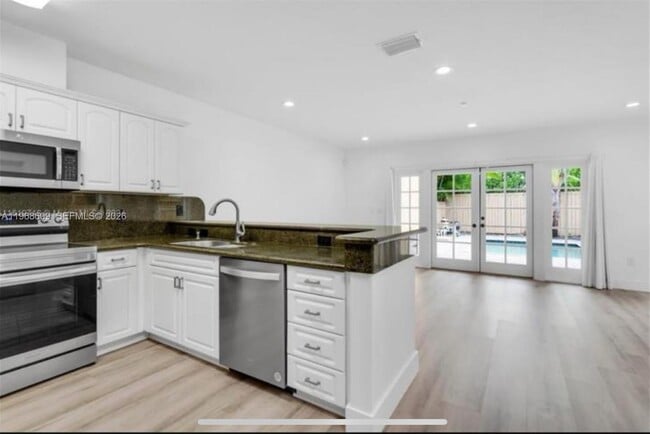 Building Photo - 3047 Day Ave