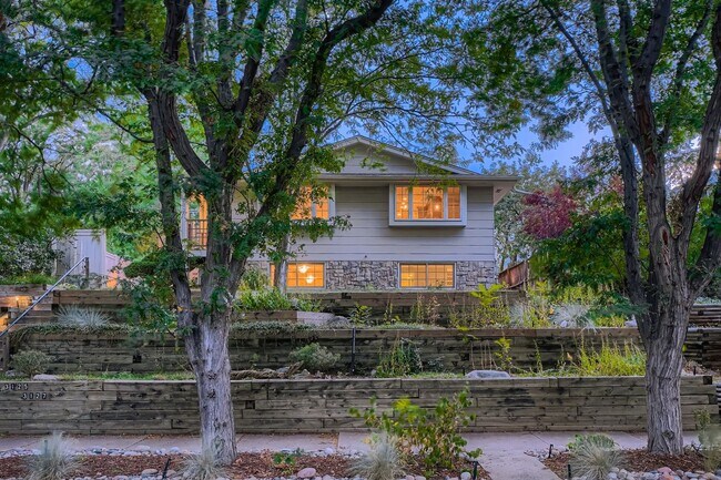 Foto del edificio - West Highlands 4-bedroom 2-bathroom