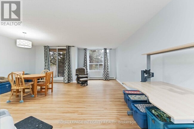 Building Photo - 215 Parkdale Ave