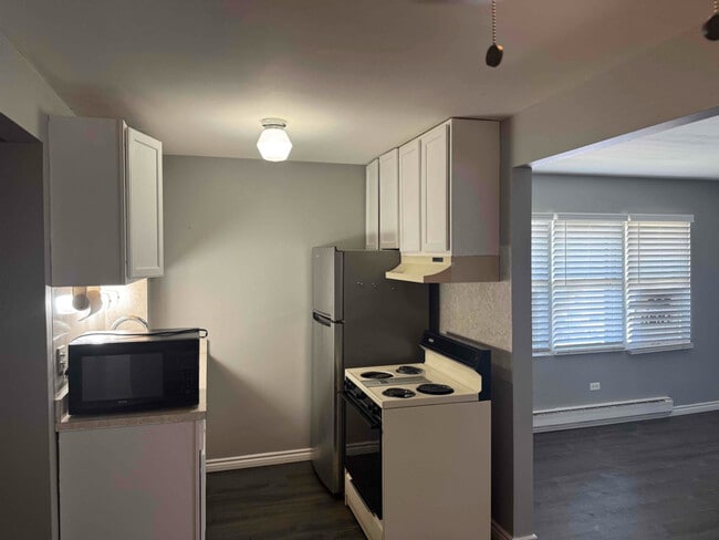Building Photo - 8831 Schneider Ave