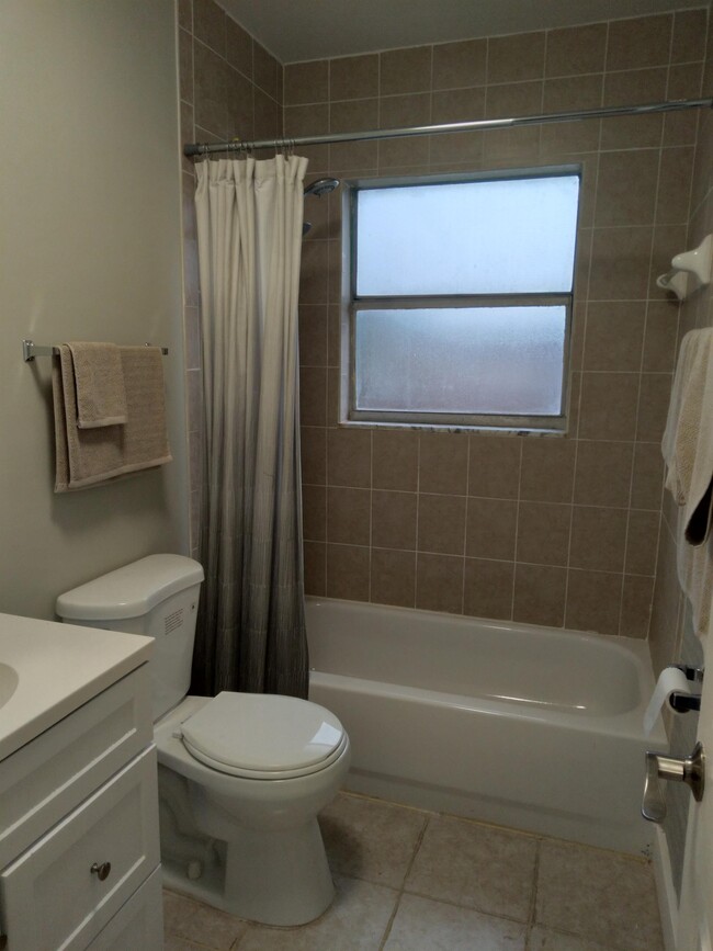 Foto del edificio - 1265 W 24th St