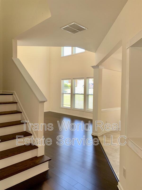 Foto del edificio - 2202 Jasmine Glen Dr