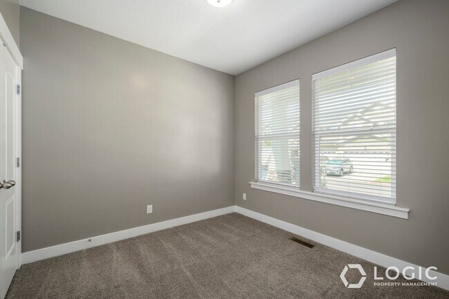 Building Photo - Stunning Row End Townhome In Prime Location!