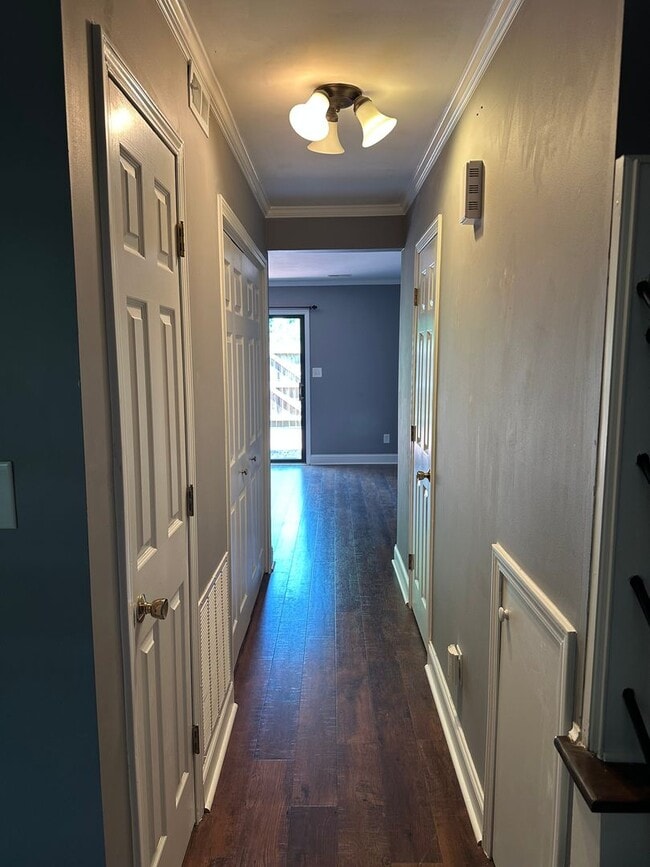 Building Photo - 3 bedroom, 2.5 bathroom townhouse in Stone...