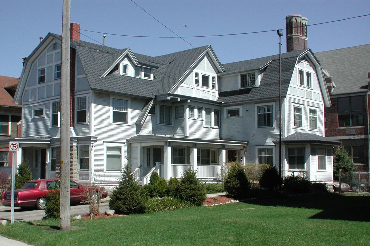 Primary Photo - 122 Allen St