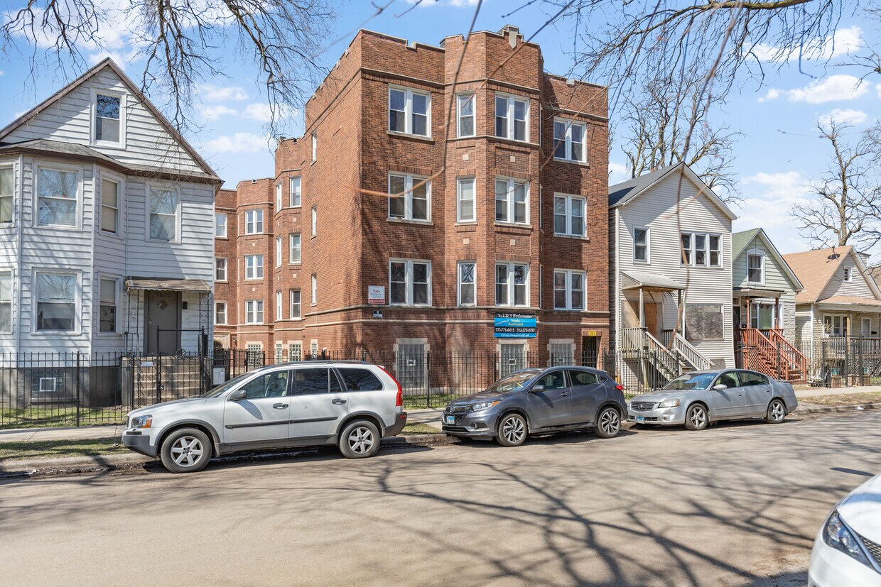 Foto principal - 7628 S Drexel Ave