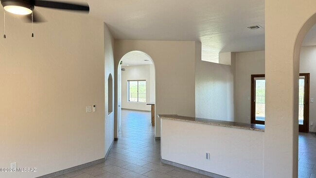 Building Photo - 4440 W Mountain Side Dr
