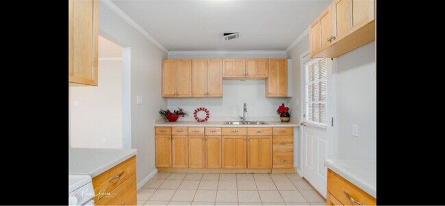 Building Photo - 1214 Schex Dr