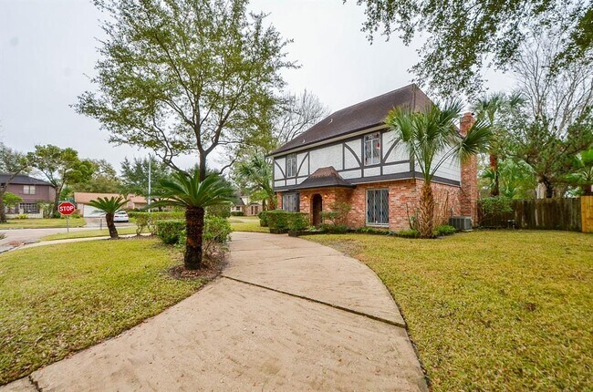 Foto del edificio - 14203 Burgoyne Rd