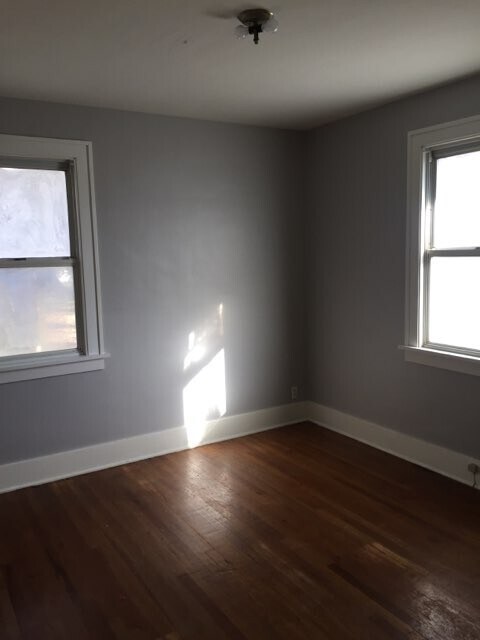 Foto del edificio - COMING SOON!! 2 bed 1 bath Moline home with garage!