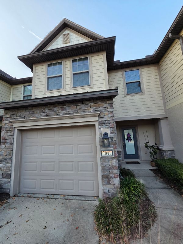 Foto del edificio - 7041 Beauhaven Ct