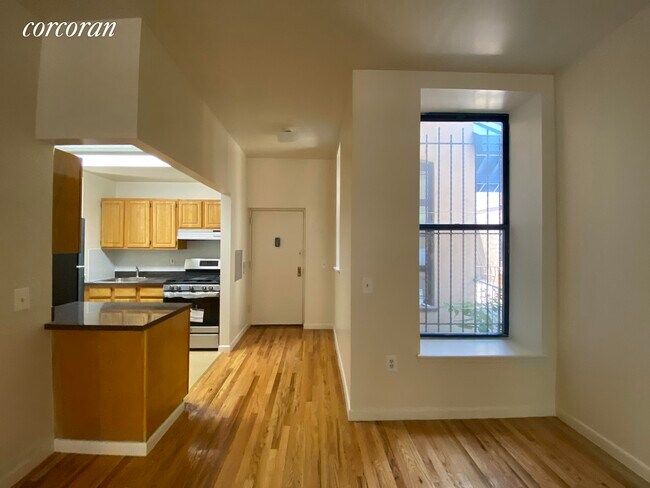 Building Photo - 38 W 129th St