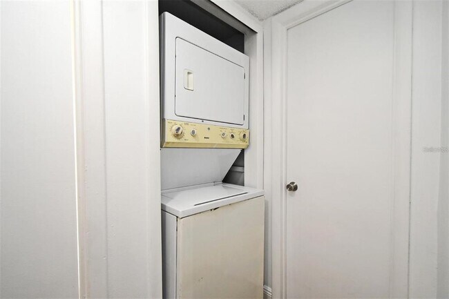 Foto del edificio - 3057 Aaron Burr Ave