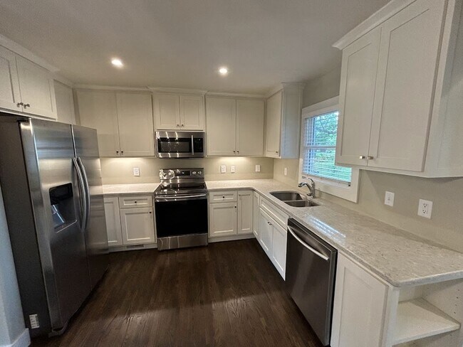 Foto del edificio - 1931 Stevens Dr NE