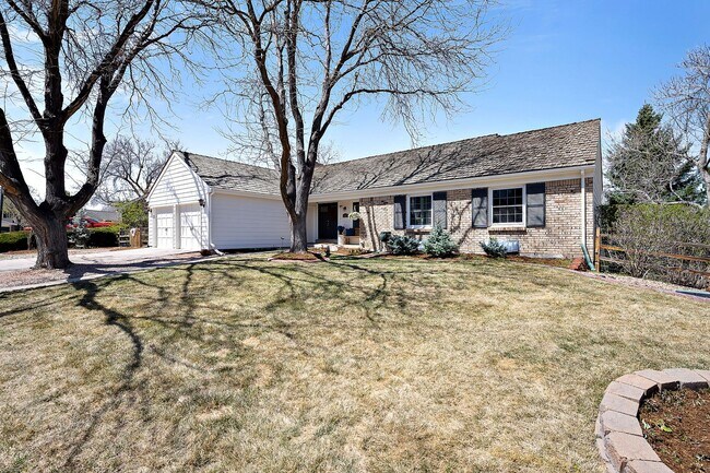 Building Photo - **Beautiful Updated 5 bedroom rental in Ce...