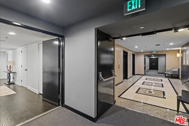 Foto del edificio - 10445 Wilshire Blvd