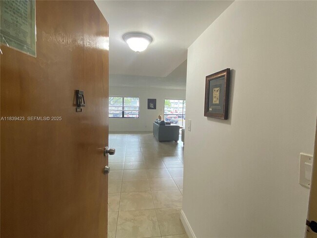 Foto del edificio - 1301 NE 7th St