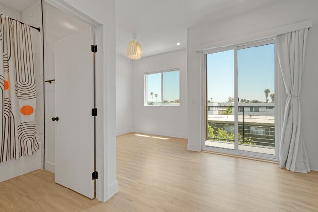 Foto del edificio - 4800-4802 S Slauson Ave