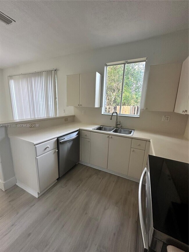 Foto del edificio - 1481 SE 24th Ct