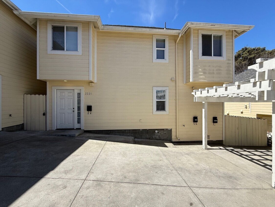 Foto principal - 2225-2225 9th Ave