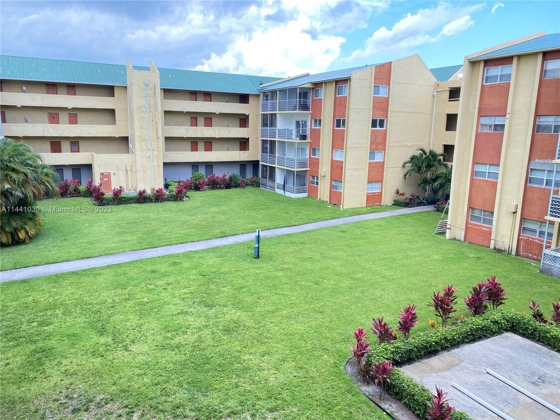 3710 NW 21st St Unit 309, Lauderdale Lakes, FL 33311 Condo for Rent