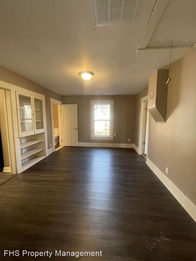 Building Photo - 2 br, 1 bath House - 535 S Broadway