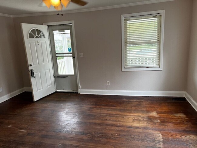 Building Photo - Maryville 37804- 3 Bedroom Home in Maryvil...