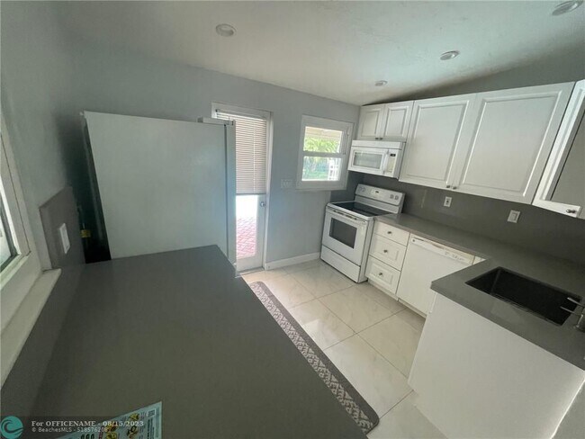 Foto del edificio - 1136 NE 14th Ave