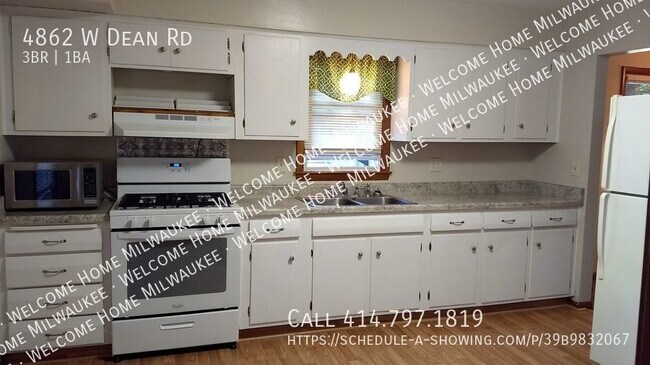 Building Photo - Brown Deer Single Family with Stunning Yar...