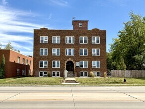 Building Photo - 546 Dakota Ave S