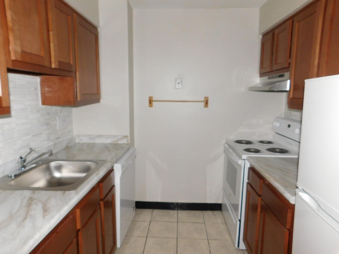 Primary Photo - 5050 DOYLE ROAD304
