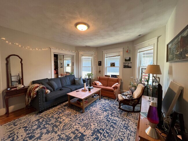 Foto del edificio - 305 Highland Ave